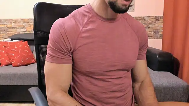 HotHunkTrainer online show from 02-08-26, 09:51