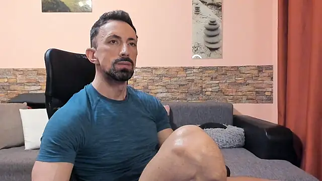 HotHunkTrainer online show from 06-13-26, 08:01