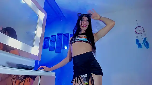 Snapshot of emperatrizhotwolf chatting on 01-12-25, 08:03 emperatrizhotwolf online show from 01-12-25, 08:03