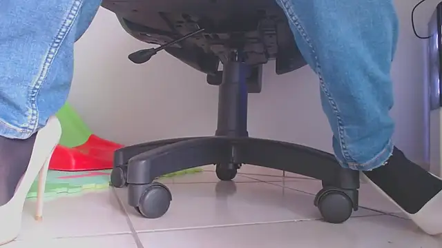 Snapshot of angeldevil193 chatting on 02-20-25, 02:13 angeldevil193 online show from 02-20-25, 02:13