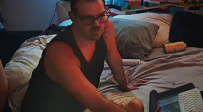 Snapshot of badboybrad11 chatting on 02-21-25, 04:05 badboybrad11 online show from 02-21-25, 04:05
