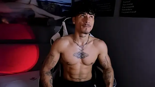 Snapshot of Thomas_Fit1 chatting on 04-17-26, 05:49 Thomas Fit1 online show from 04-17-26, 05:49