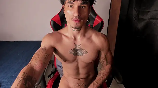 Snapshot of Thomas_Fit1 chatting on 05-27-26, 01:57 Thomas Fit1 online show from 05-27-26, 01:57