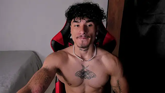 Snapshot of Thomas_Fit1 chatting on 05-18-26, 06:45 Thomas Fit1 online show from 05-18-26, 06:45