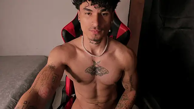 Snapshot of Thomas_Fit1 chatting on 05-22-26, 04:21 Thomas Fit1 online show from 05-22-26, 04:21