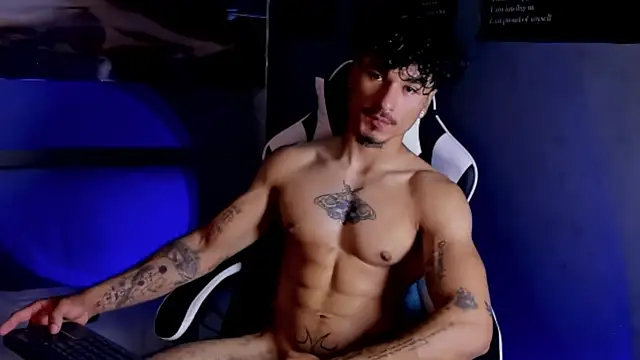 Snapshot of Thomas_Fit1 chatting on 05-11-26, 03:08 Thomas Fit1 online show from 05-11-26, 03:08