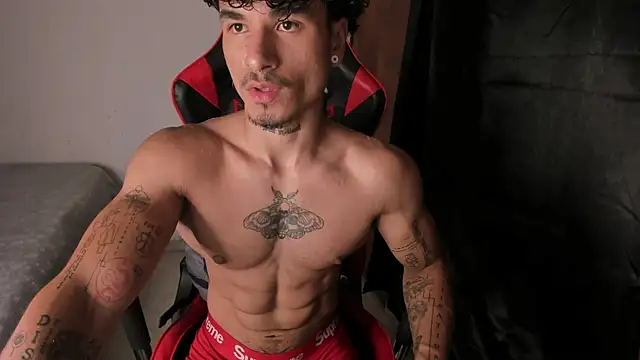Snapshot of Thomas_Fit1 chatting on 05-30-26, 10:15 Thomas Fit1 online show from 05-30-26, 10:15