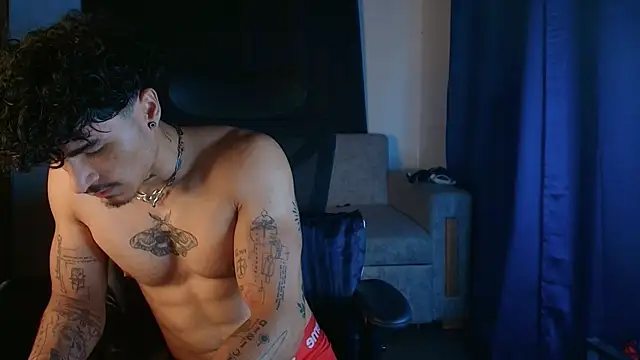 Snapshot of Thomas_Fit1 chatting on 05-17-26, 07:47 Thomas Fit1 online show from 05-17-26, 07:47