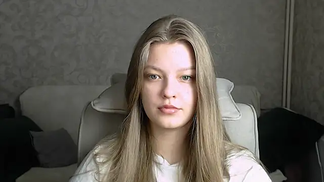 Snapshot of EmySway chatting on 02-14-25, 01:13 EmySway online show from 02-14-25, 01:13