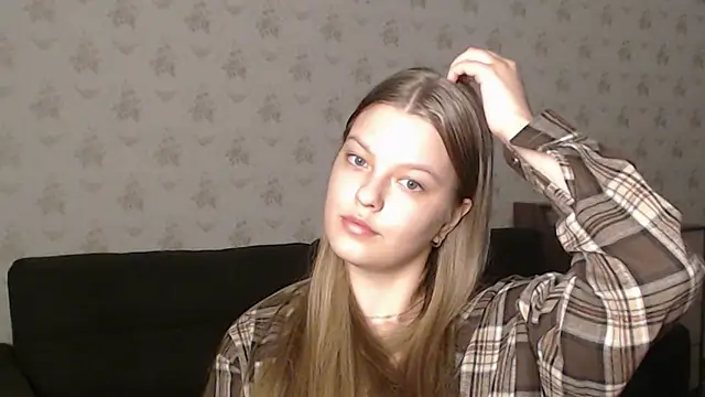 Snapshot of EmySway chatting on 03-20-25, 06:53 EmySway online show from 03-20-25, 06:53