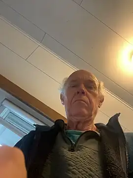 Snapshot of martxxxxx chatting on 02-22-26, 12:40 martxxxxx online show from 02-22-26, 12:40