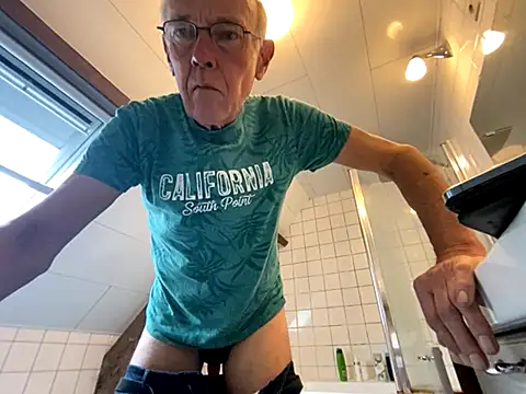 Snapshot of martxxxxx chatting on 10-08-25, 08:38 martxxxxx online show from 10-08-25, 08:38