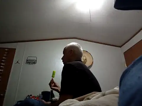 Xoc8  online show from 12-18-25, 07:40