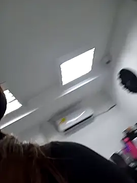 AnthonelaDuque online show from 10-06-25, 11:44