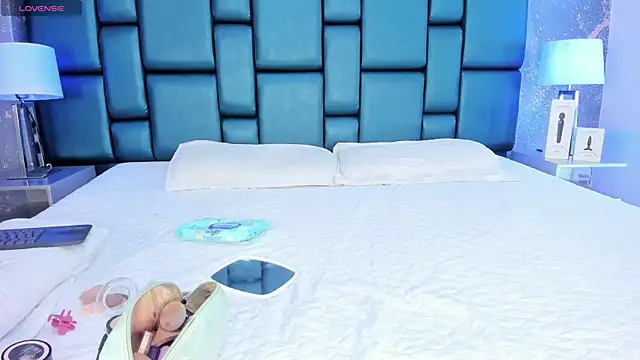 AnthonelaDuque online show from 09-22-25, 11:49