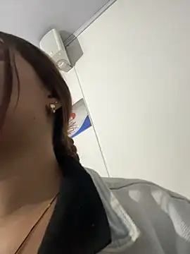 Snapshot of AnthonelaDuque chatting on 02-25-26, 11:43 AnthonelaDuque online show from 02-25-26, 11:43