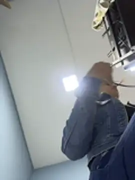 Snapshot of AnthonelaDuque chatting on 02-04-26, 11:38 AnthonelaDuque online show from 02-04-26, 11:38