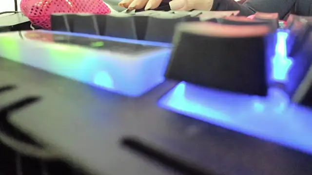 RaelleDarkstar online show from 10-31-25, 01:41