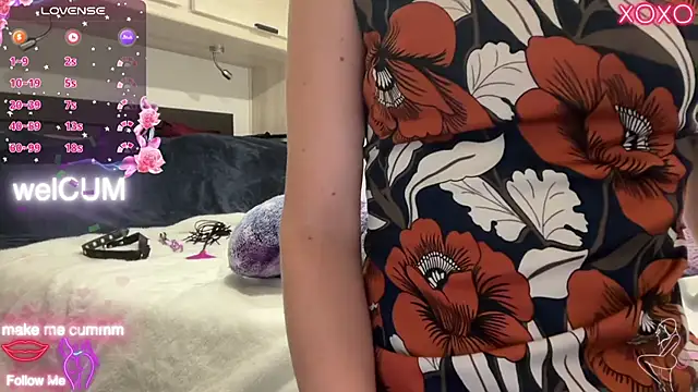 Snapshot of foreverkinky chatting on 10-21-25, 11:37 foreverkinky online show from 10-21-25, 11:37