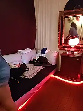 Snapshot of SelenaHouston chatting on 02-19-26, 05:37 SelenaHouston online show from 02-19-26, 05:37