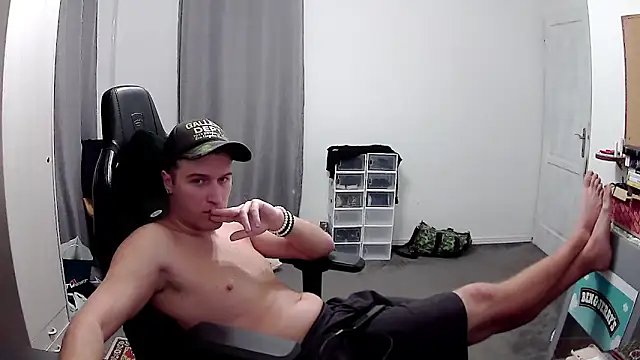 PKrisztian online show from 11-21-25, 07:24