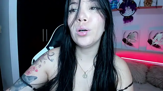 AilynRed online show from 10-30-25, 11:56