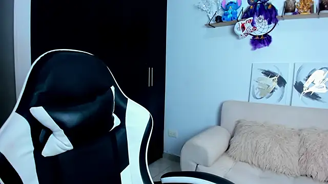 AilynRed online show from 12-16-25, 07:51