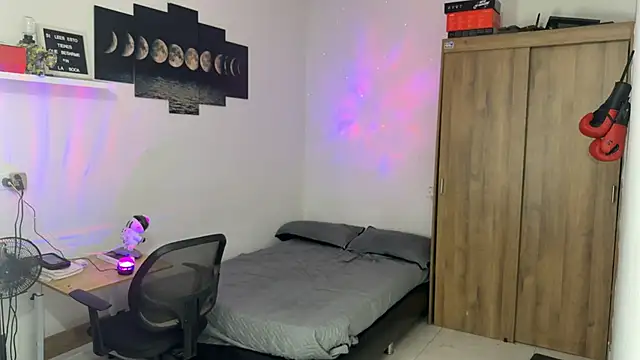 Kisan Smith online show from 10-28-25, 01:17