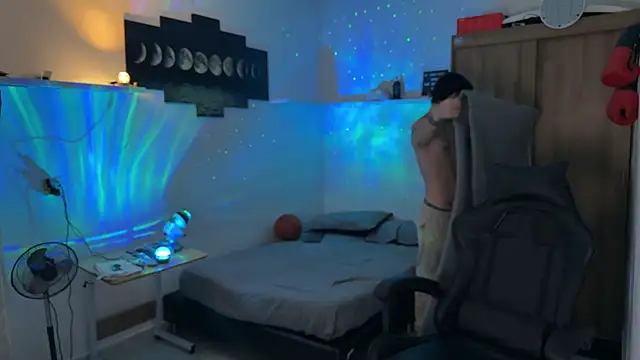 Kisan Smith online show from 02-25-26, 03:40