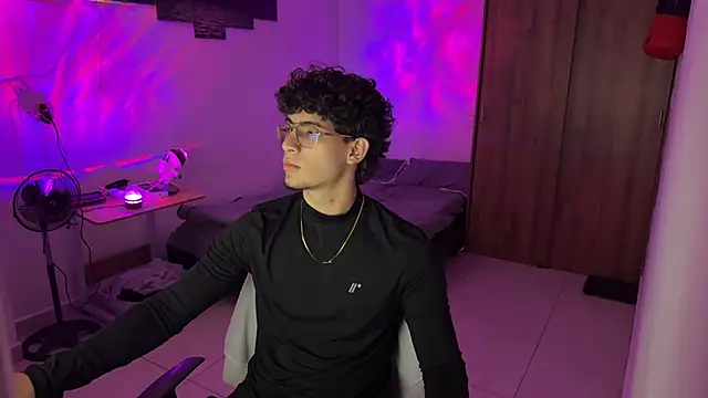 Kisan Smith online show from 12-18-25, 02:16