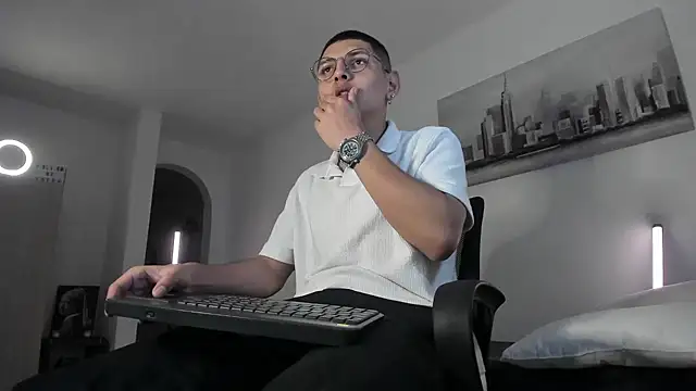 a lejandro 0 8 online show from 03-16-25, 10:55