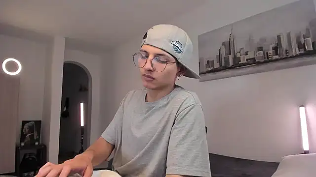 a lejandro 0 8 online show from 03-19-25, 10:22