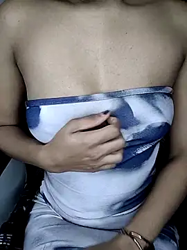 Snapshot of Leeeezzzz_roy chatting on 09-28-25, 09:00 Leeeezzzz roy online show from 09-28-25, 09:00