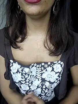 Snapshot of Leeeezzzz_roy chatting on 02-15-25, 08:01 Leeeezzzz roy online show from 02-15-25, 08:01