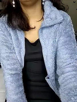 Snapshot of Leeeezzzz_roy chatting on 01-17-25, 07:49 Leeeezzzz roy online show from 01-17-25, 07:49