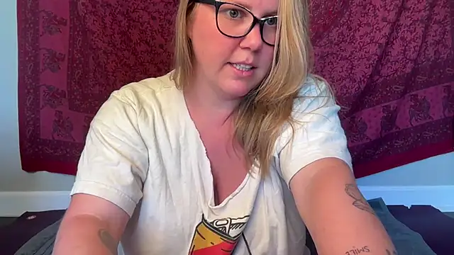 GlitterKitty108 online show from 05-28-26, 09:54