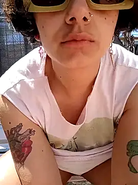 ConeNella online show from 10-11-25, 04:52