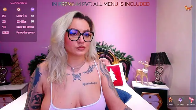 FoxxyClarise online show from 12-19-25, 06:32