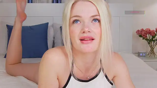 MilaDemies online show from 11-28-25, 05:18