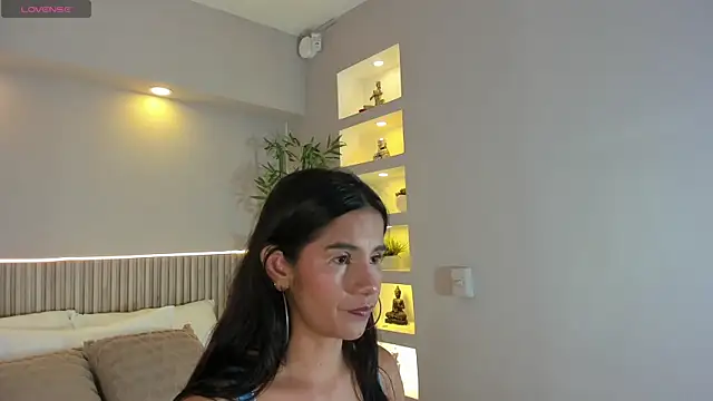 EmmilyCollson online show from 10-17-25, 05:04