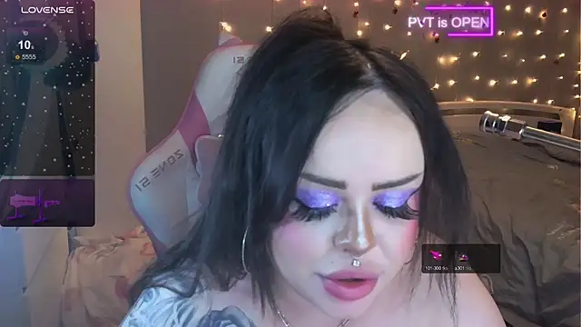 Snapshot of og_maddison chatting on 01-21-25, 12:15 og maddison online show from 01-21-25, 12:15