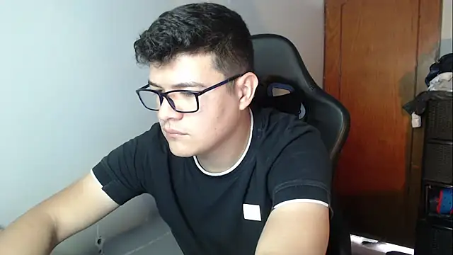 Plug Control online show from 12-22-25, 05:46