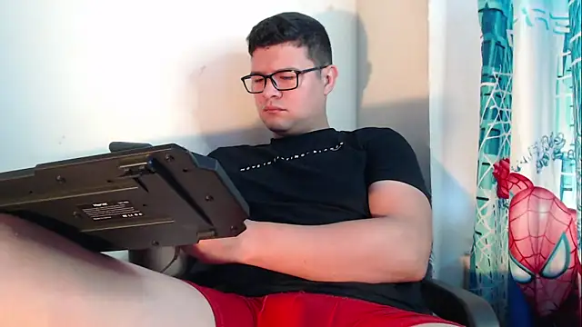 Plug Control online show from 10-25-25, 01:45