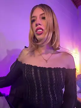 Snapshot of Courtney_gonet chatting on 03-17-25, 07:57 Courtney gonet online show from 03-17-25, 07:57
