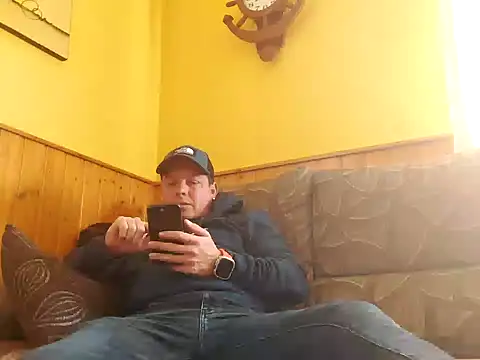 Jose HotLatino online show from 03-31-26, 02:30