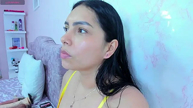 evelinn belen online show from 04-22-26, 01:51