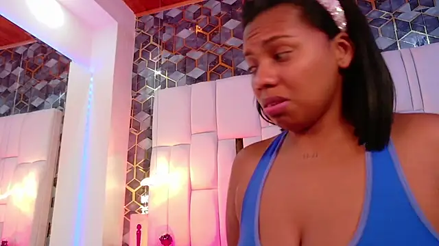 lia mariana online show from 10-12-25, 09:49