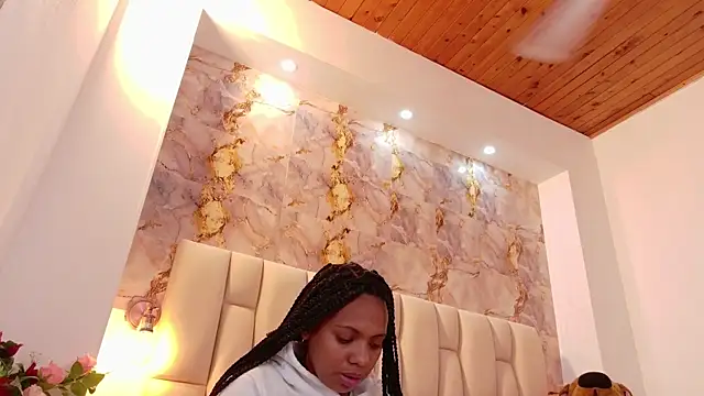 lia mariana online show from 11-15-25, 01:37