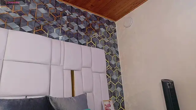 lia mariana online show from 11-23-25, 09:47