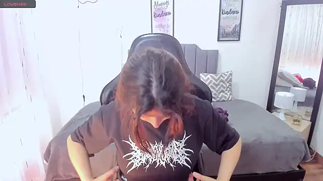 Amy joones online show from 10-04-25, 03:57